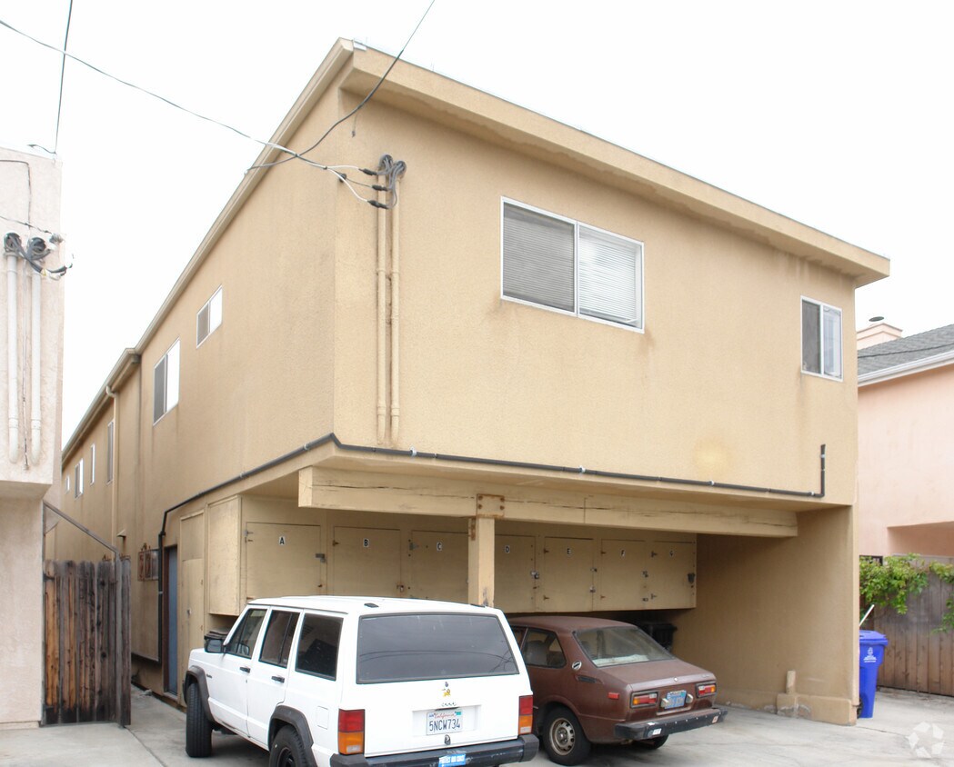 Building Photo - 4554 Campus Ave