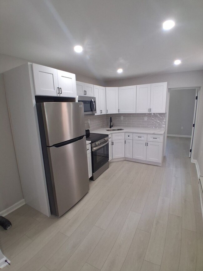 Building Photo - Beautiful Newly Renovated 4 Bedroom Home Now Available in Mantua