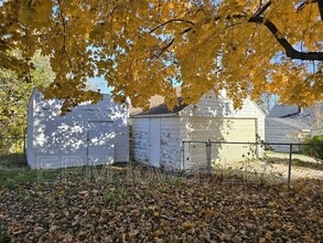 Building Photo - 821 Cornwall Ave