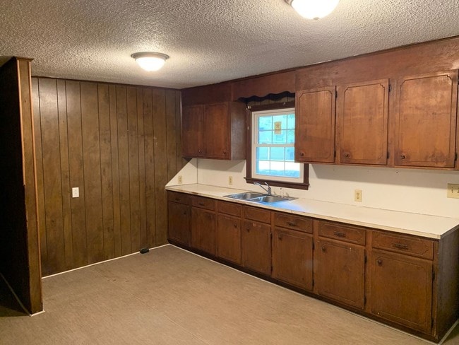 Building Photo - 3 br, 1 bath House - 805 Labon Street, Unit B