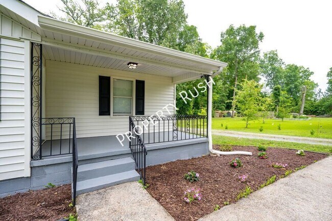 Foto del edificio - 1524 Happy Valley Rd