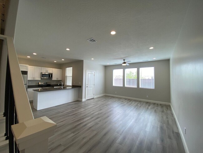 Foto del edificio - BRAND NEW 3 BEDROOM SAND HOLLOW TOWNHOME F...