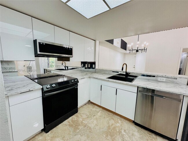 Foto del edificio - 9022 W Atlantic Blvd