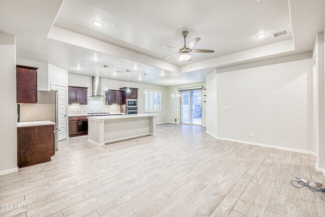 Foto del edificio - 12616 Brixton Ave