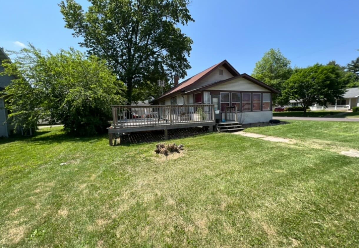 Primary Photo - Great Location - $2000 Down / $880 Month