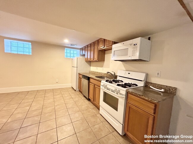 Building Photo - 1570 Tremont St