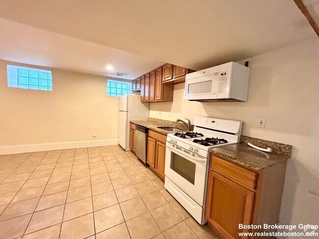 Building Photo - 1570 Tremont St