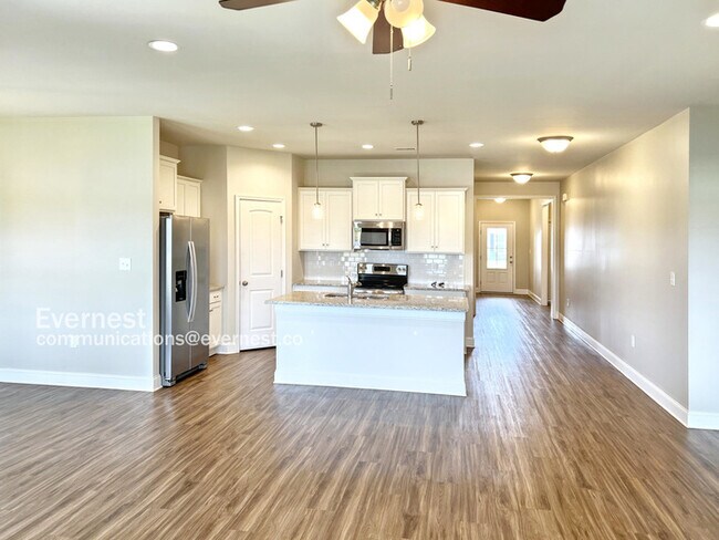 Building Photo - 104 Elaina Grey Ct