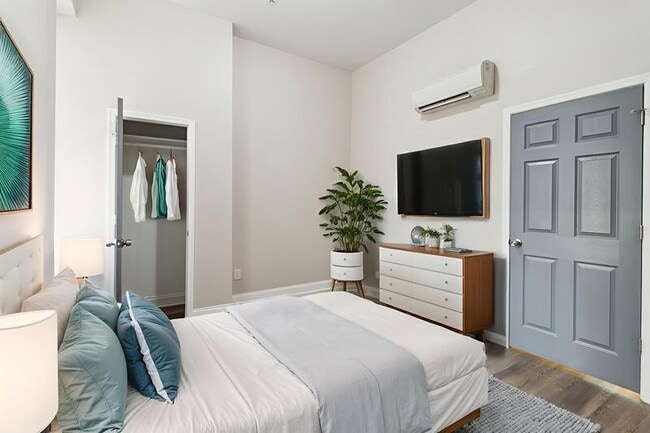 Photo - 833 Hollins St Apartment