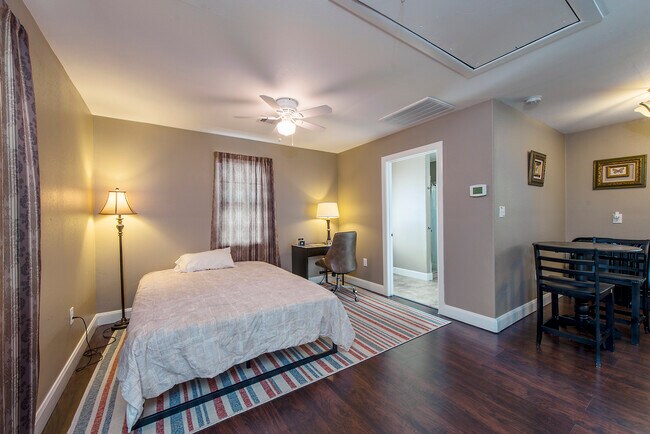 furniture not included - 8318 Catalina Ln