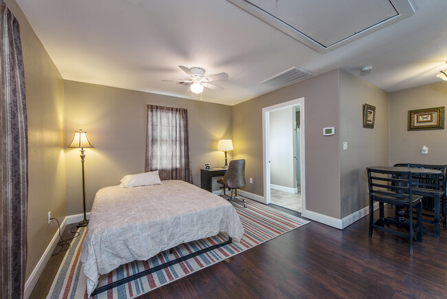 furniture not included - 8318 Catalina Ln