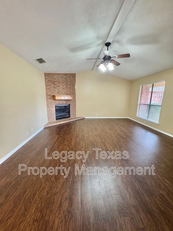 Foto principal - 1208 Lindsey Ln