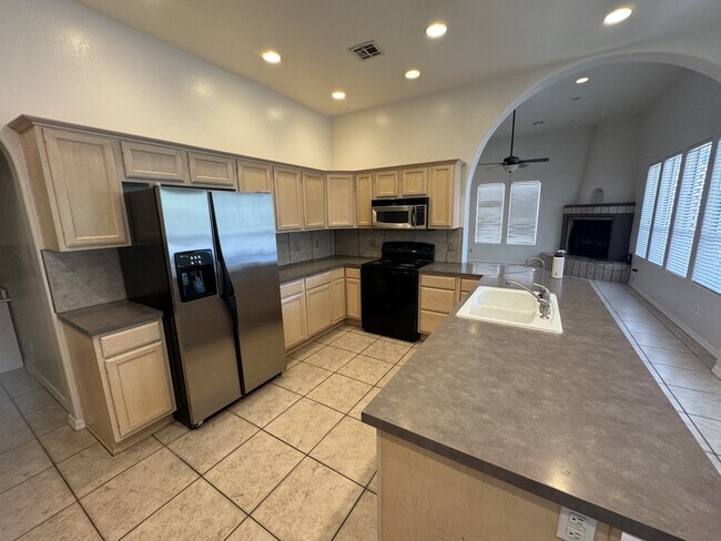 Building Photo - 10100 E Agua Vista Way