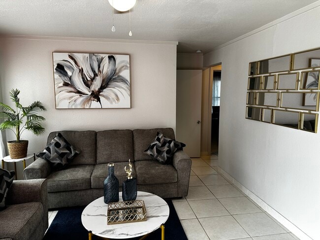 Building Photo - Albores Apartments