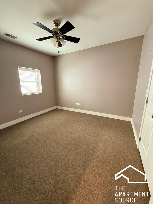 Foto del edificio - 3433 S Indiana Ave