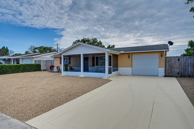 Foto del edificio - 7536 Topay Ln