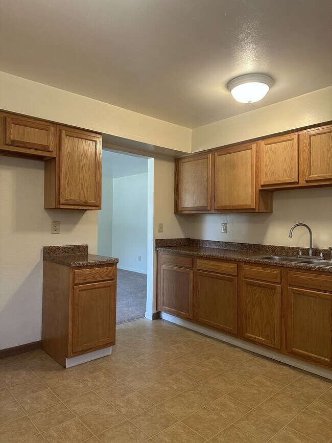 Foto del edificio - Welcome to this charming 3-bedroom, 1.5-ba...