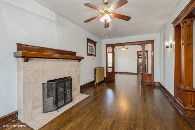 Building Photo - 1942 W Cermak Rd