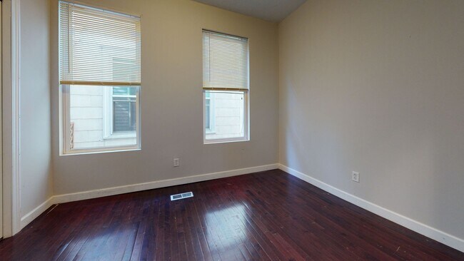 Foto del edificio - 520 12th Ave SE