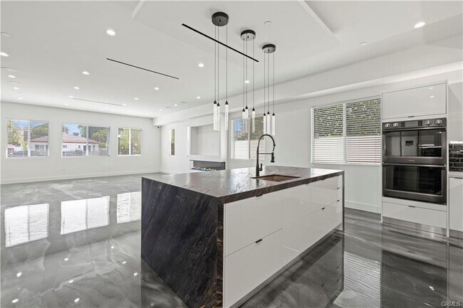 Foto del edificio - 15209 Cohasset St