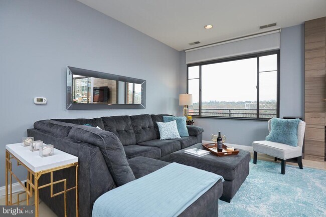 Foto del edificio - 1011 Arlington Blvd