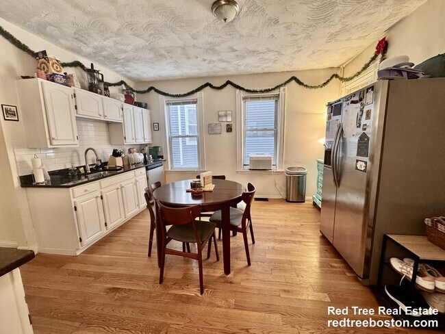 Building Photo - 30 Egleston St