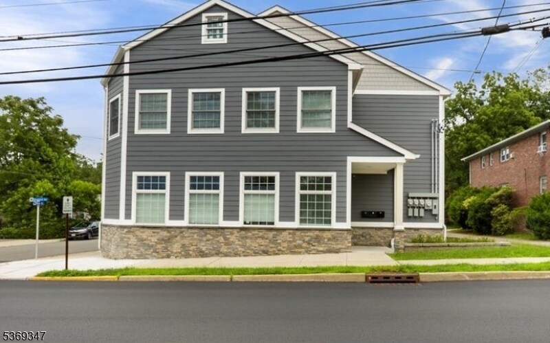 Foto principal - 627 Bloomfield Ave