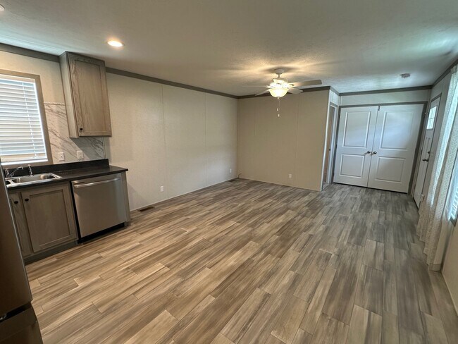 Building Photo - 25696 Nuway Ave