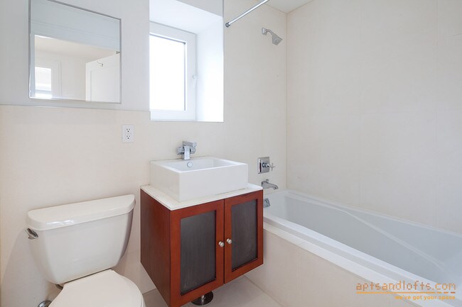 Building Photo - 302 2nd St