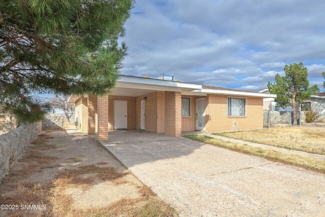 Foto del edificio - 112 Romero Dr