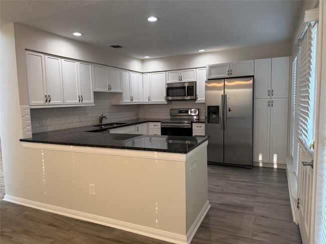 Foto del edificio - 12800 Briar Forest Dr