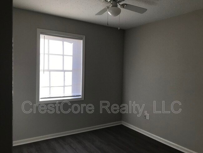 Building Photo - 3230 Maple Hill Dr