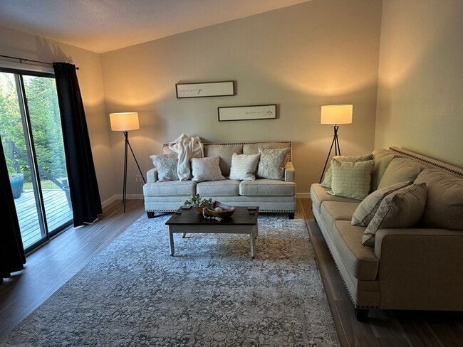 Building Photo - Beautiful home near Avondale Golf Course
