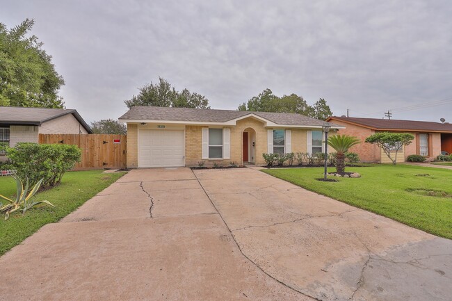 Building Photo - Ready for move in at Southeast Houston!!