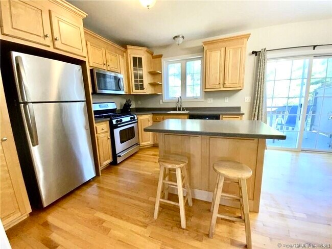 Building Photo - 30 Songbird Ln