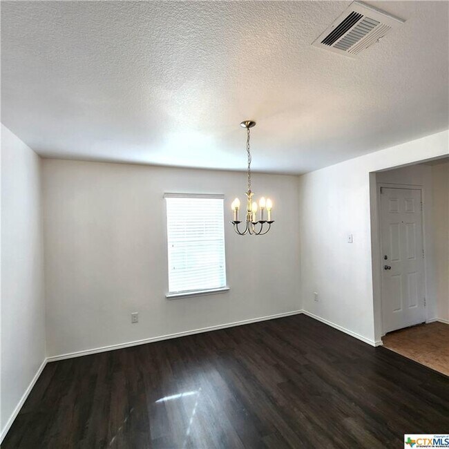 Building Photo - 411 Taurus Dr
