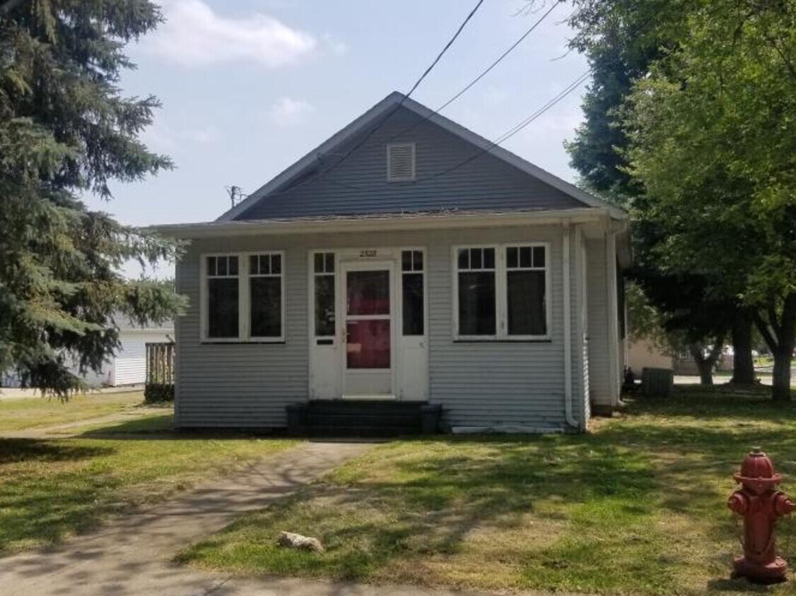 2528 3rd St, Peru, IL 61354 House Rental in Peru, IL