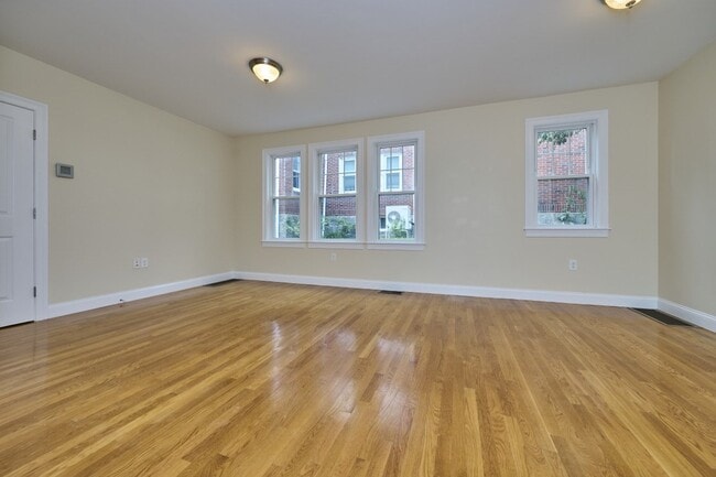 Building Photo - 17 Charlemont St