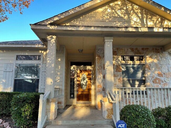 Building Photo - 3 BEDROOMS IN THE CENTER OF CEDAR PARK - C...