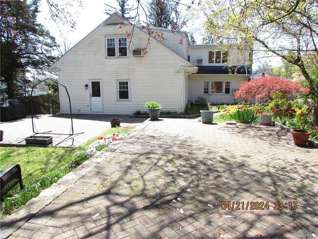 Building Photo - 173 Underhill St