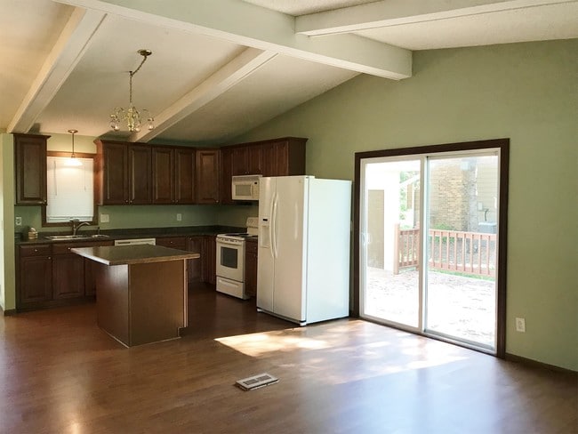 Building Photo - 17399 Barberry Cir