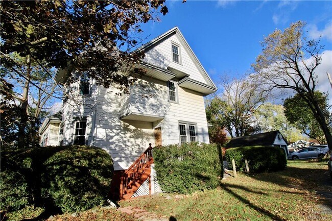 Building Photo - 702 Homestead Ave