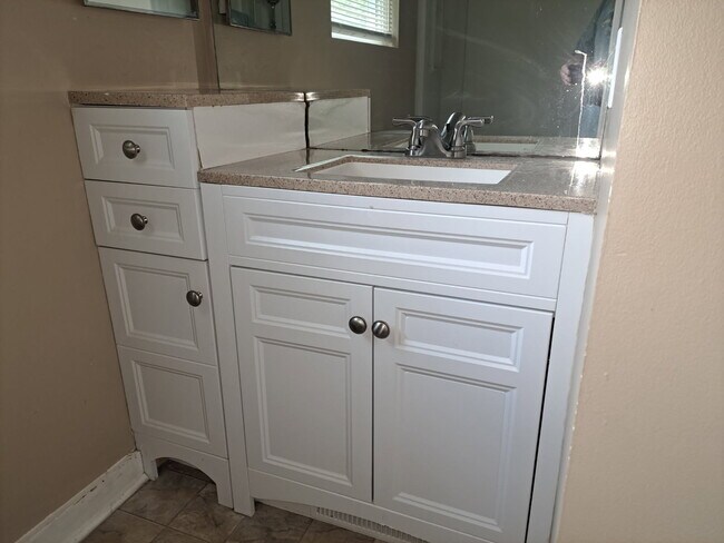 Foto del edificio - 304 Cedarwood Ln