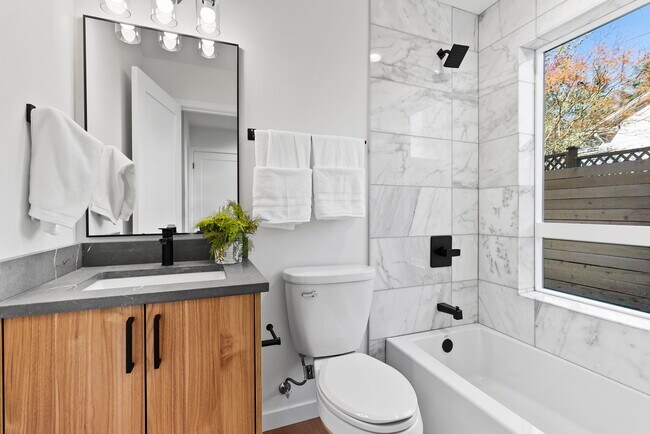 Foto del edificio - Modern Elegance in the Heart of Wallingford