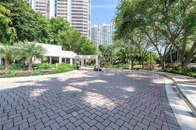 Building Photo - 20201 E Country Club Dr