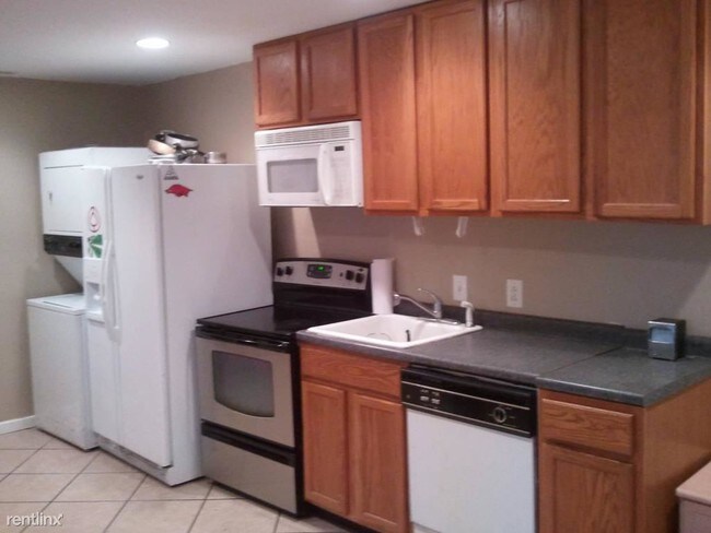 Building Photo - 4 br, 2 bath Condo - 122 38th St
