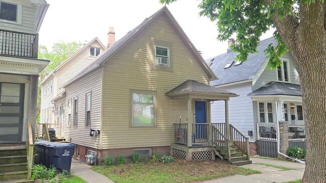 Building Photo - 2443 N Bartlett Ave