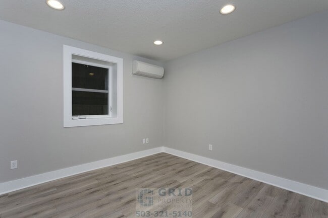 Building Photo - GPM670 - SE 35th Pl (T2)