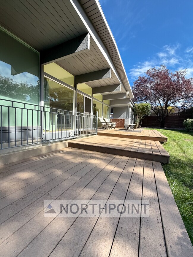Foto del edificio - Midcentury Modern Masterpiece