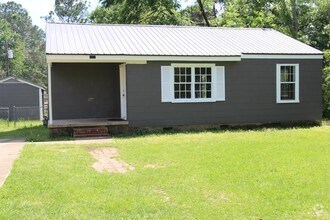 Building Photo - 1712 W Lincoln Ave